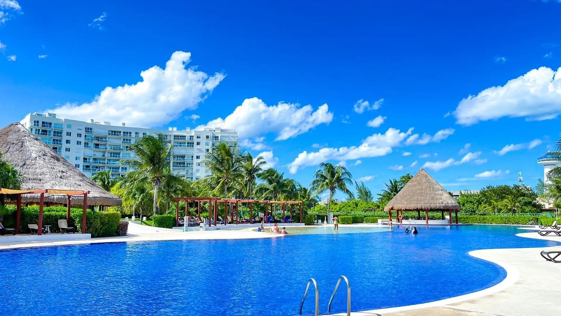 Luxury Apartment Ocean View & Beach Front In The Best Location Of Cancun